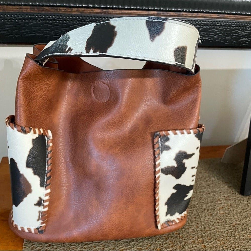 Women’s set of two brown cow print Foux leather cross body, large tote bag/ purs - Picture 3 of 11